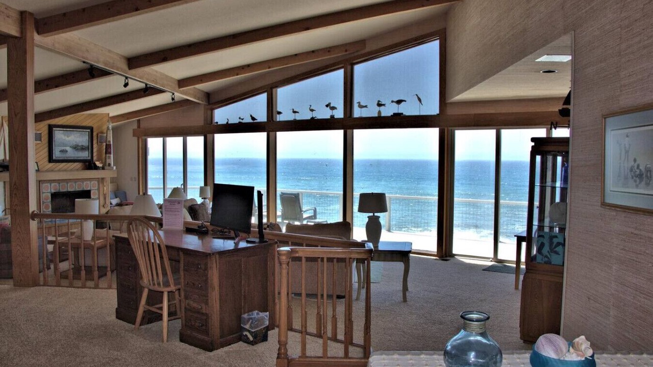 Photo of Livingroom in San Simeon