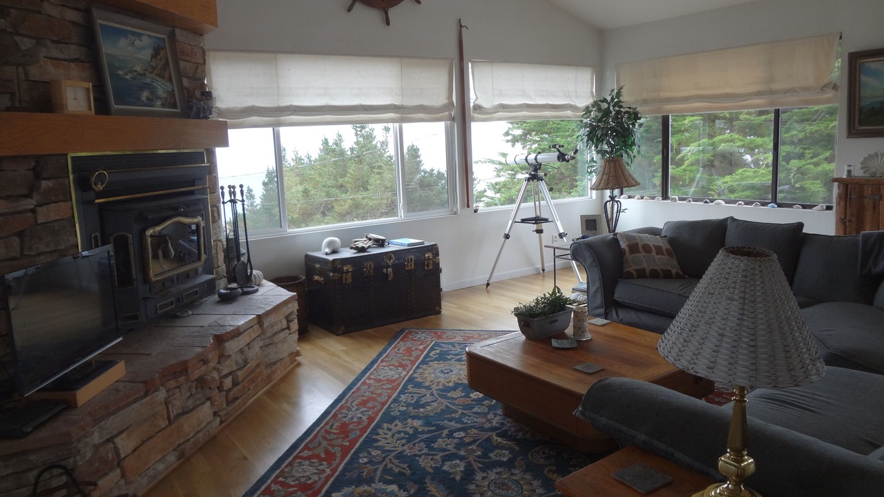 Photo of Livingroom in Moss Beach