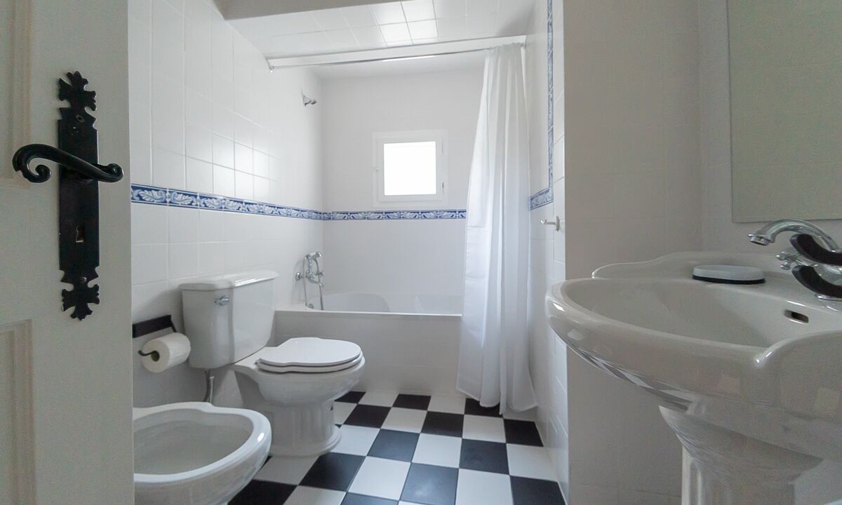 Photo of Bathroom in Evora