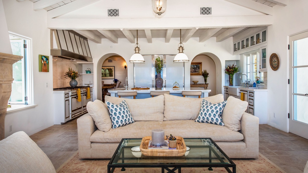 Photo of Livingroom in Golden Quadrangle