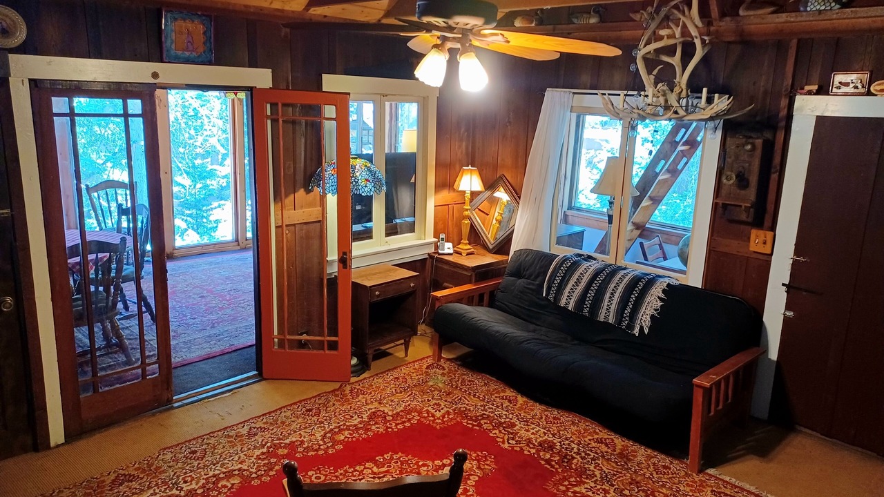 Photo of Livingroom in Palomar Mountain