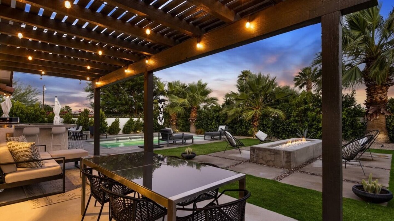 Photo of Outdoor in Racquet Club South