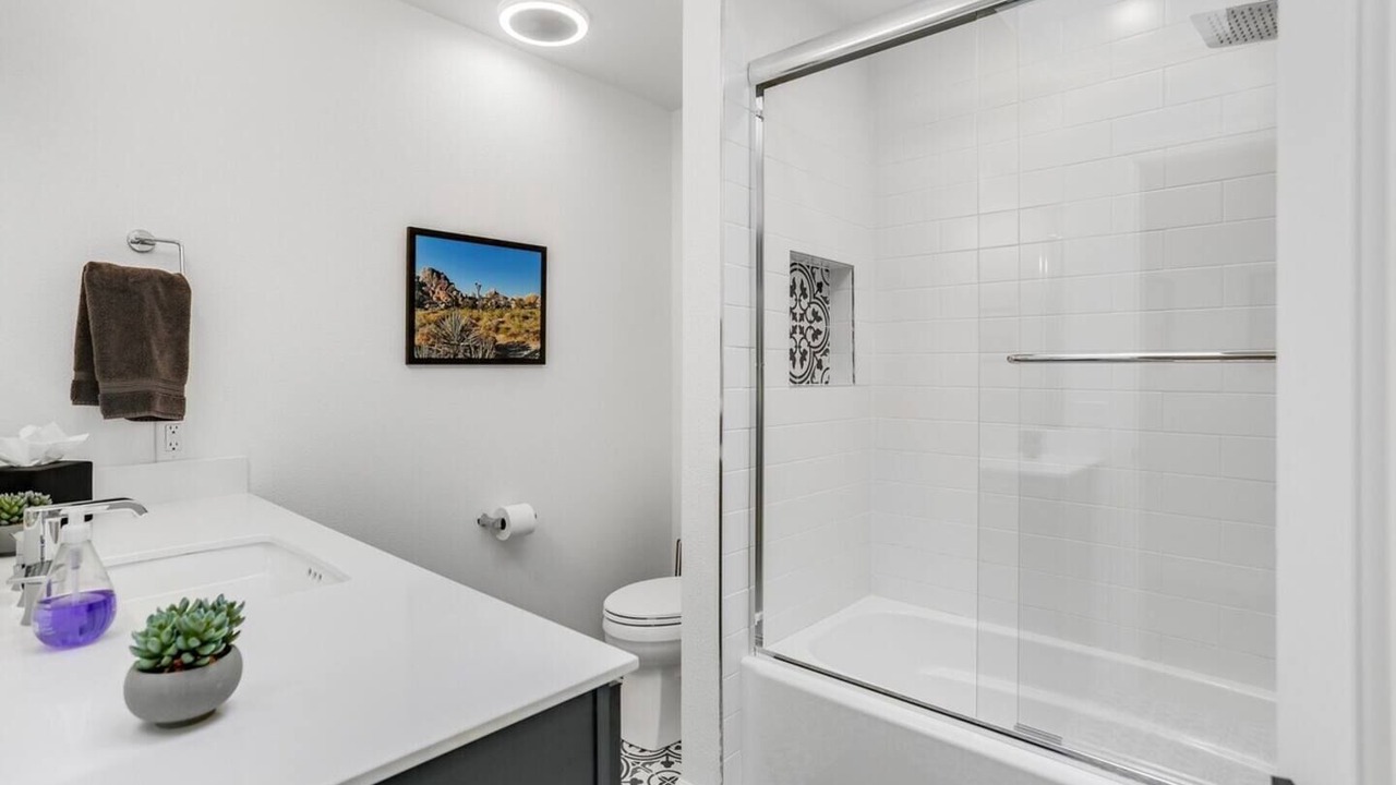 Photo of Bathroom in Racquet Club South
