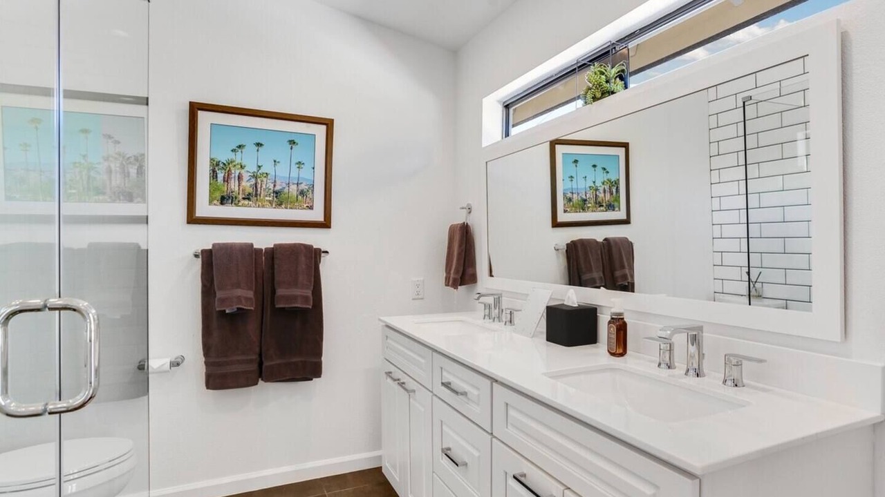 Photo of Bathroom in Racquet Club South