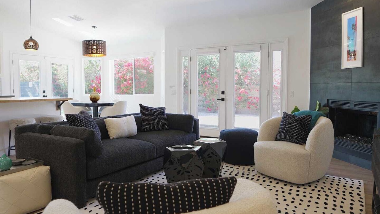 Photo of Livingroom in Racquet Club South