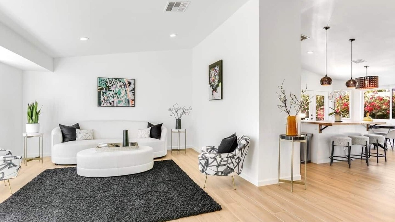 Photo of Livingroom in Racquet Club South