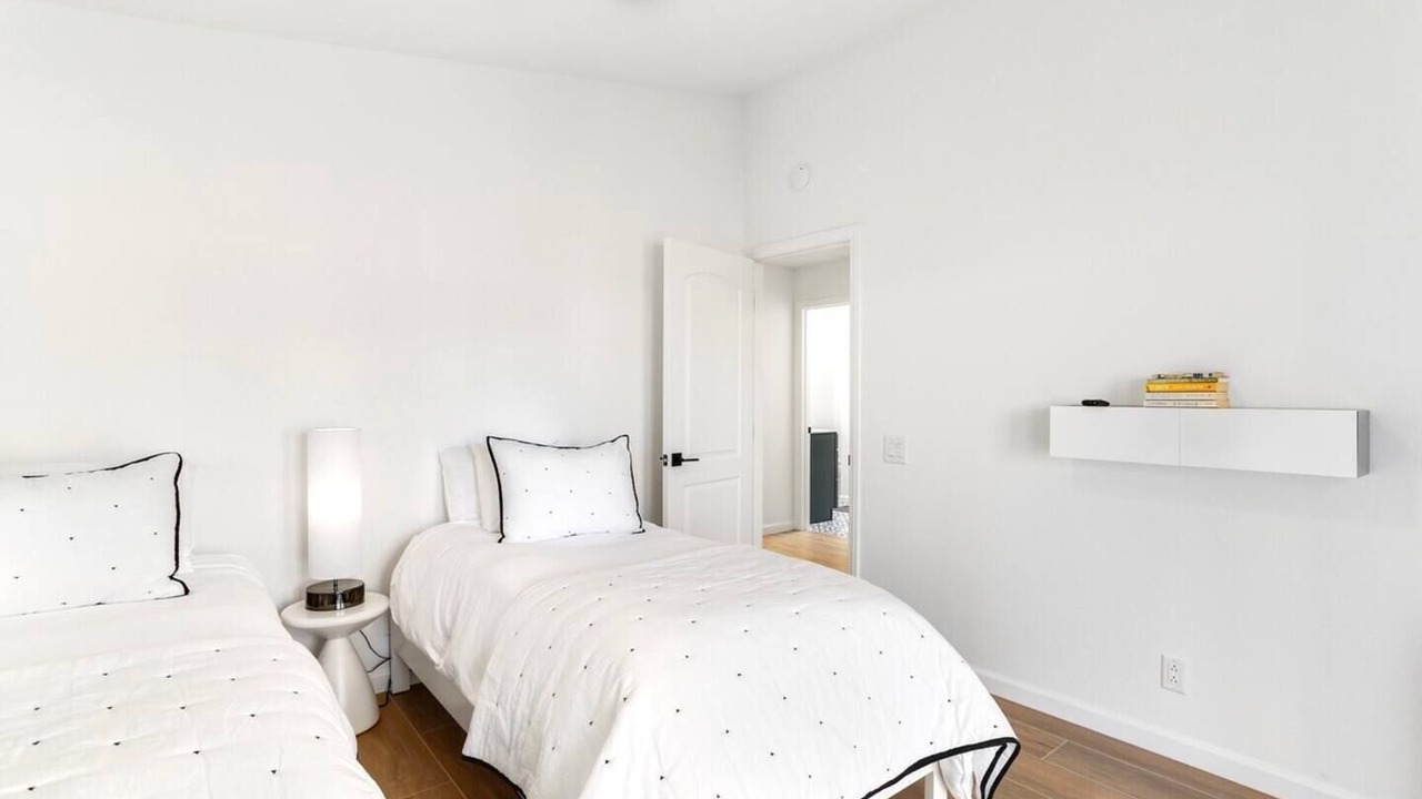 Photo of Bedroom in Racquet Club South