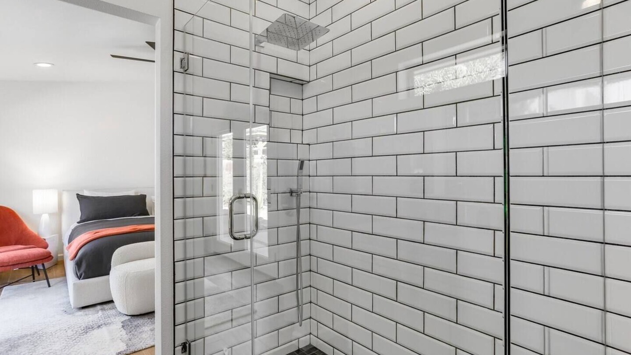 Photo of Bathroom in Racquet Club South