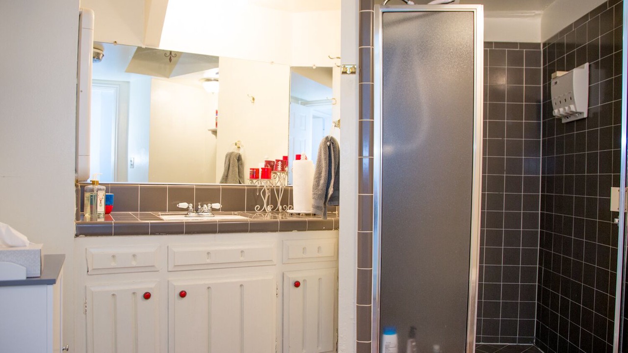 Photo of Bathroom in Blue Jay