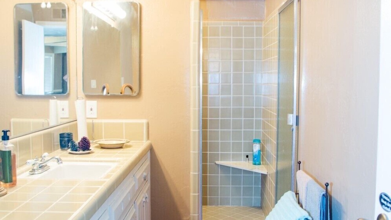 Photo of Bathroom in Blue Jay