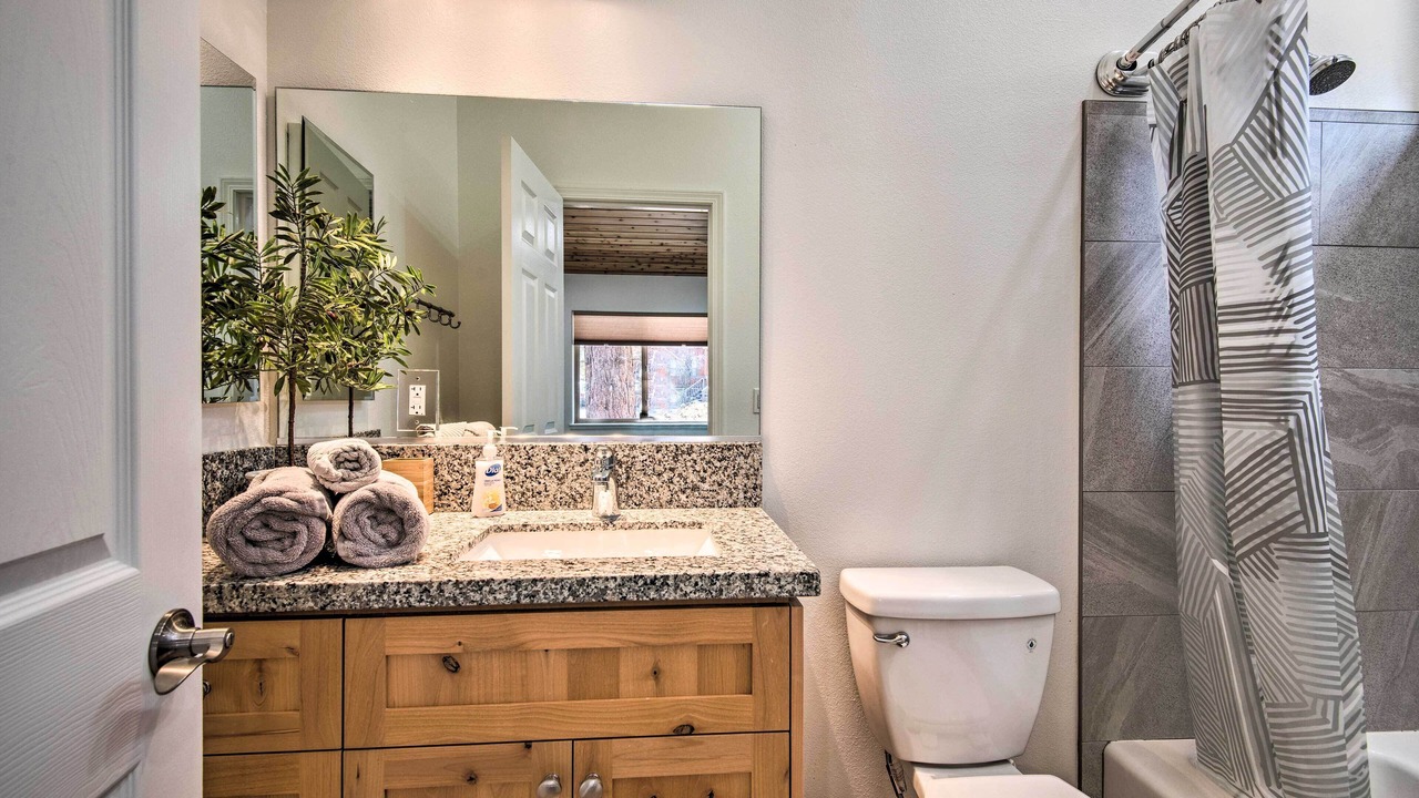 Photo of Bathroom in Pine Mountain Club