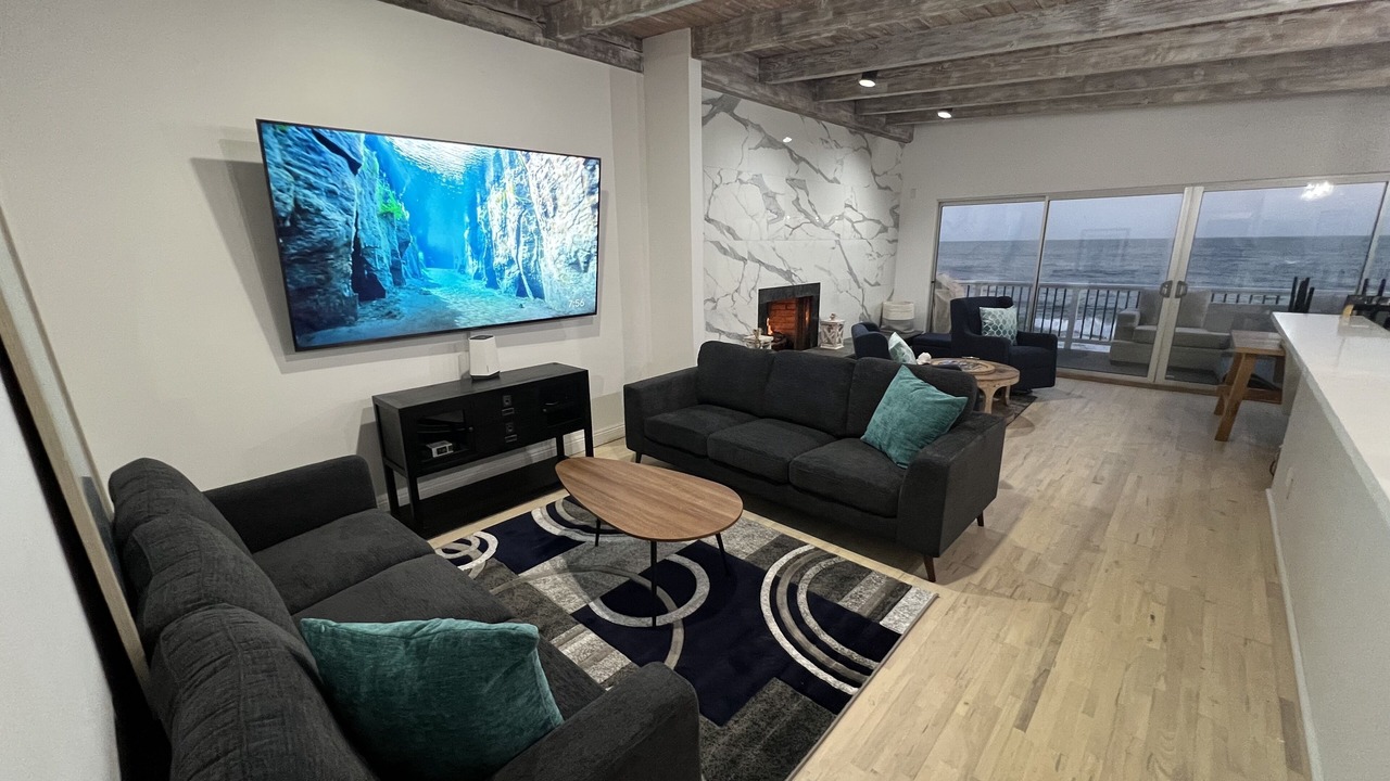 Photo of Livingroom in Central Malibu