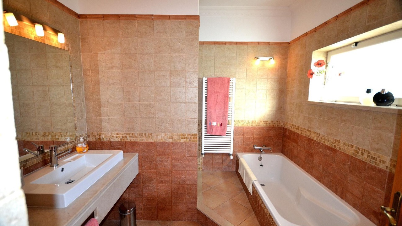 Photo of Bathroom in Monchique