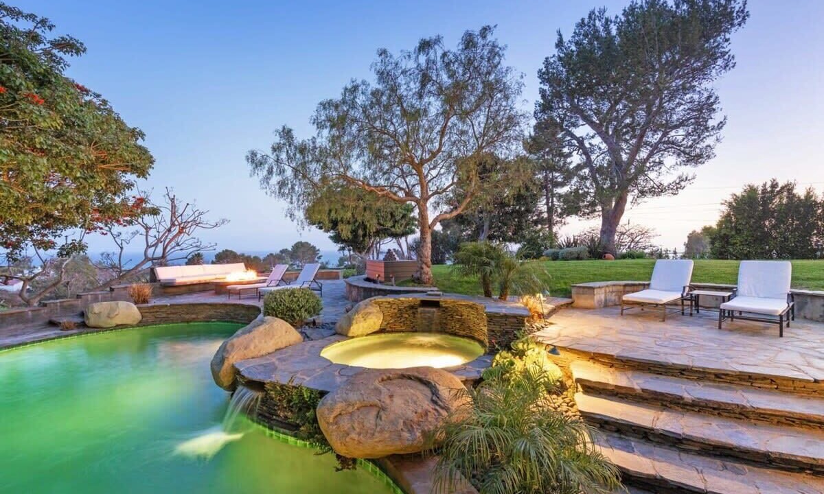 Photo of Livingroom in Western Malibu