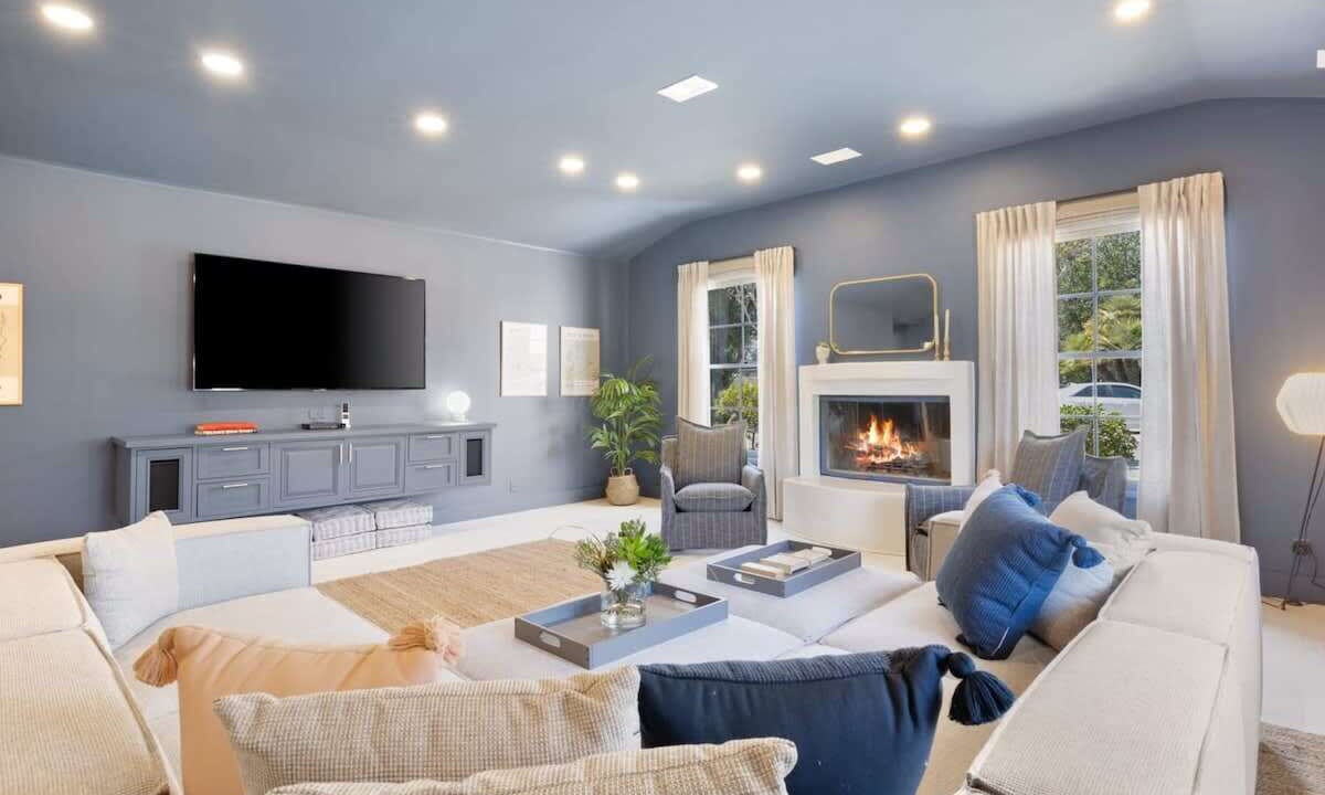 Photo of Livingroom in Western Malibu