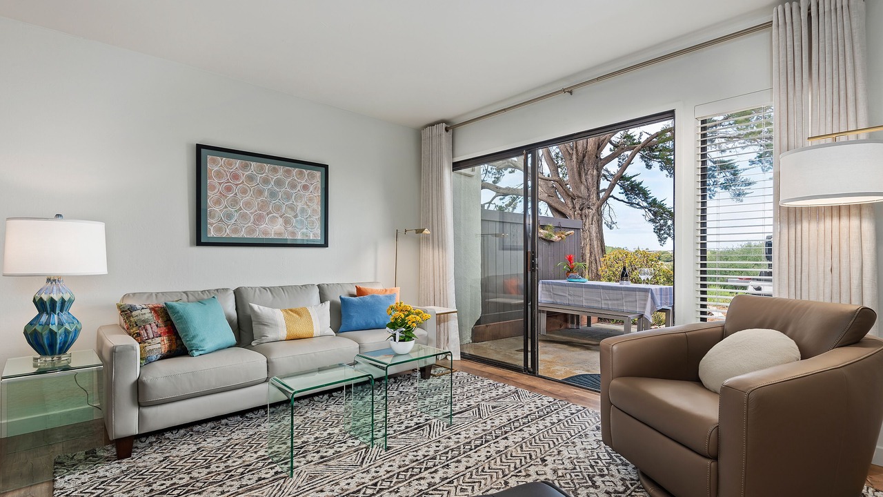 Photo of Livingroom in Alta Mesa