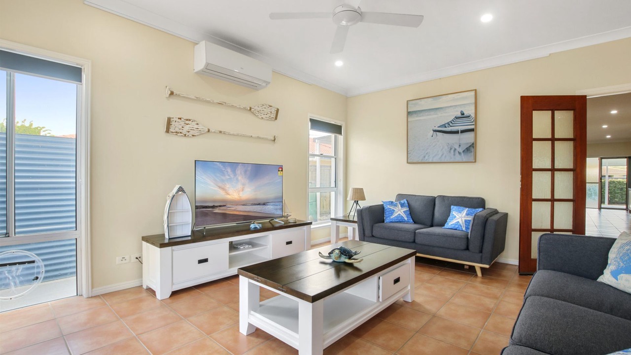 Photo of Livingroom in Golden Beach