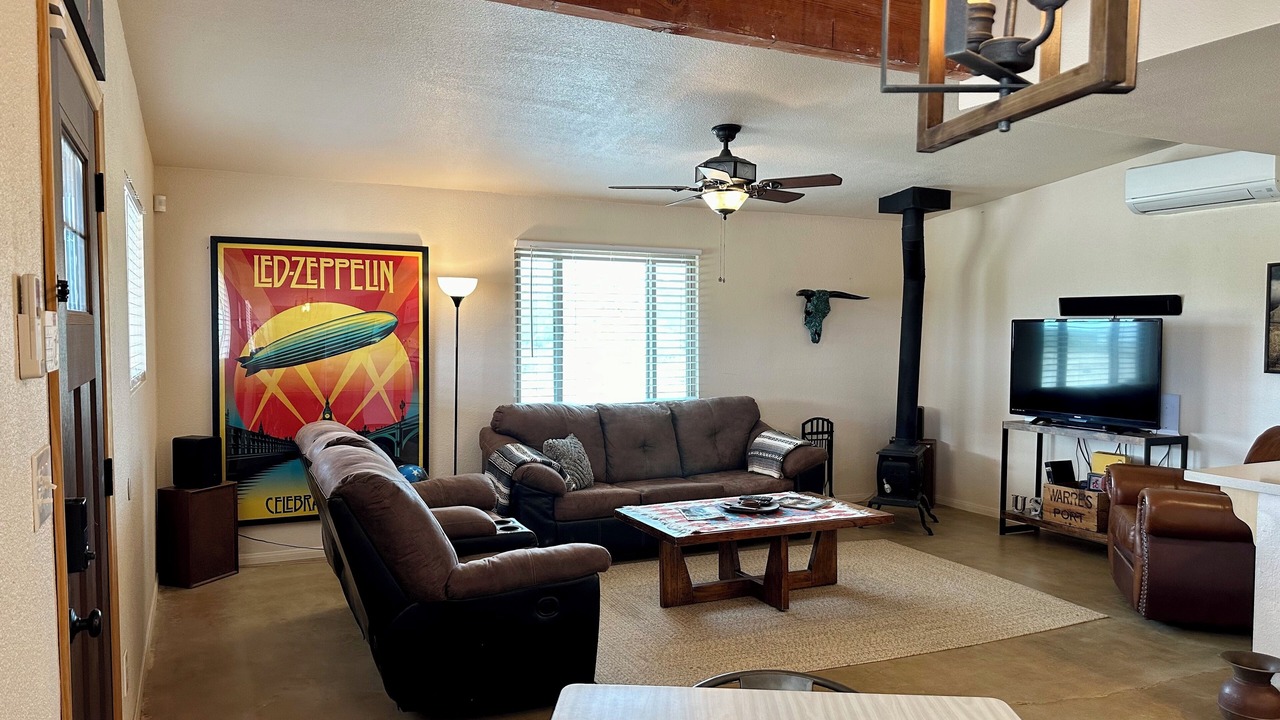 Photo of Livingroom in Landers