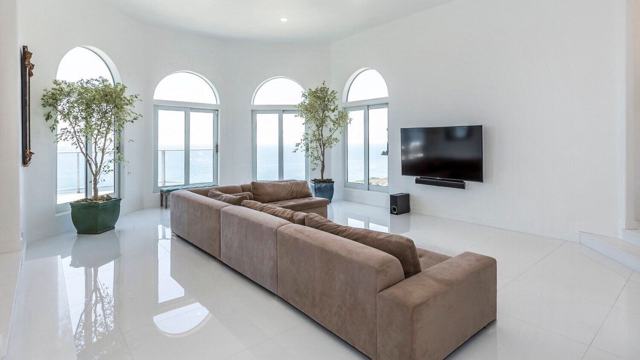 Photo of Livingroom in Western Malibu
