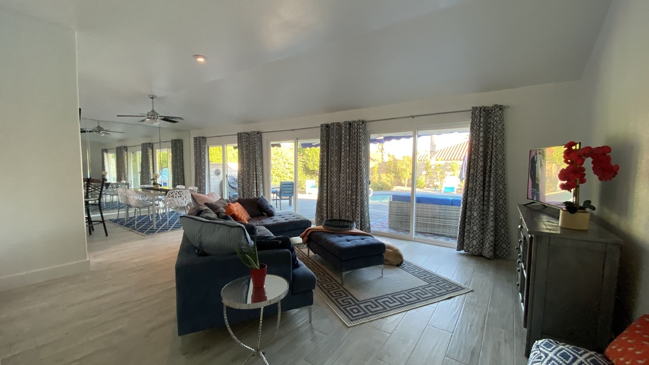 Photo of Livingroom in Desert Park Estates