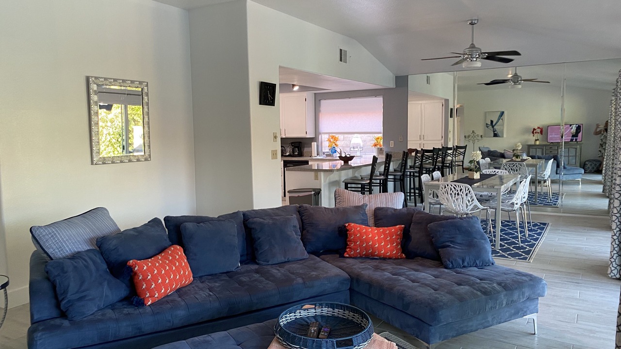 Photo of Livingroom in Desert Park Estates