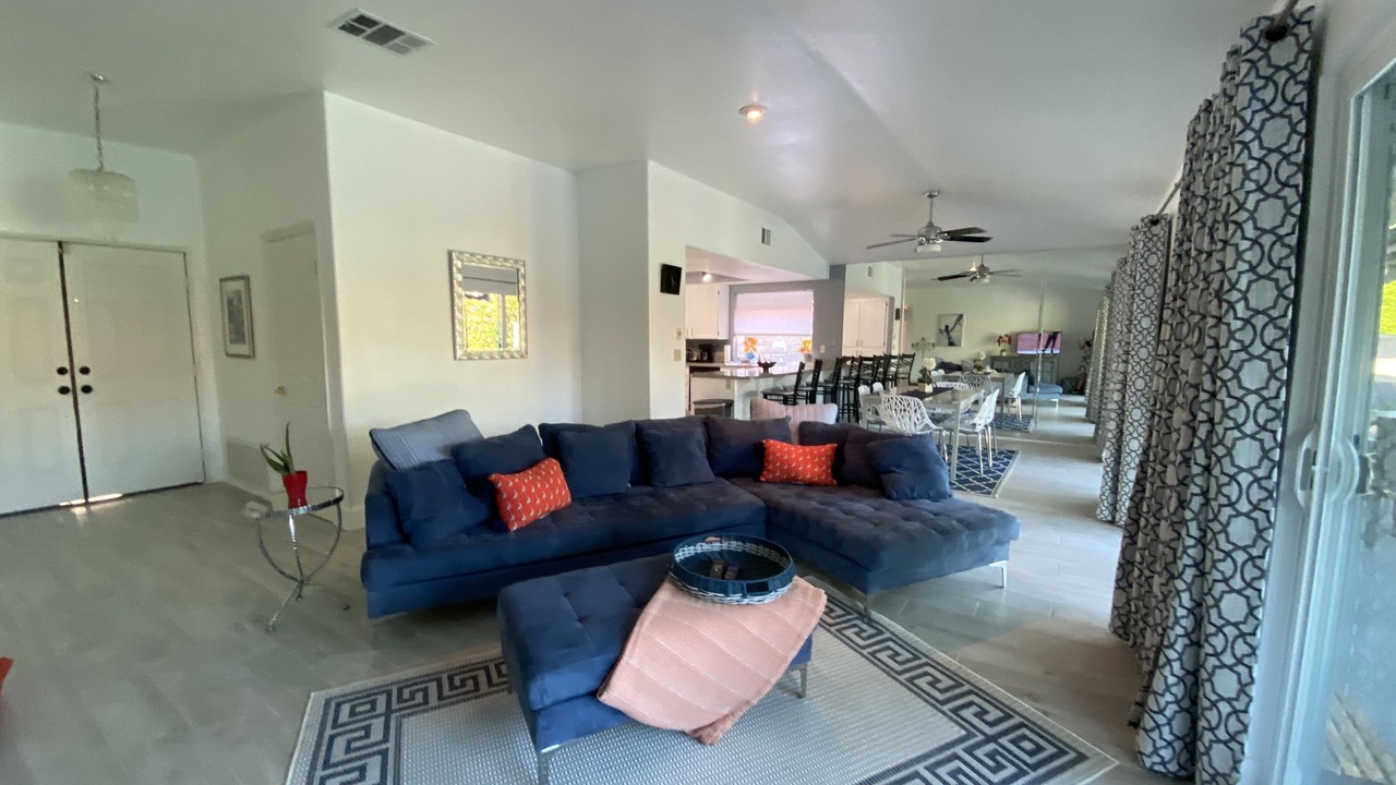 Photo of Livingroom in Desert Park Estates