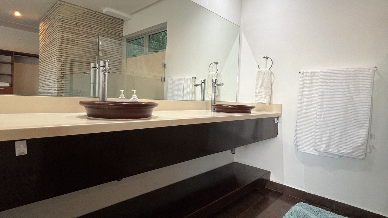 Photo of Bathroom in Pacific Marlin