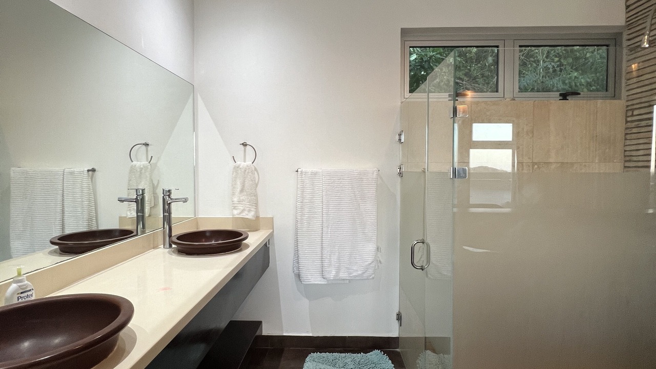 Photo of Bathroom in Pacific Marlin
