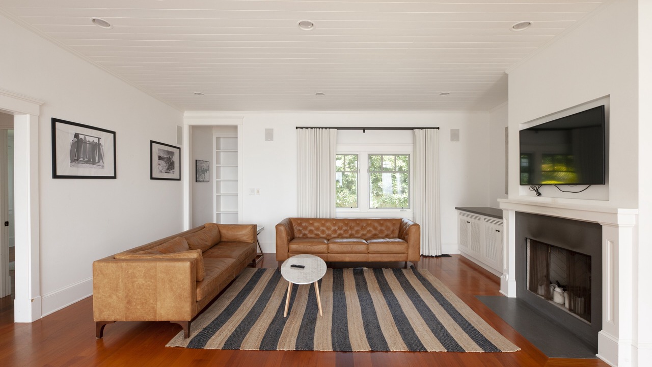 Photo of Livingroom in Central Malibu