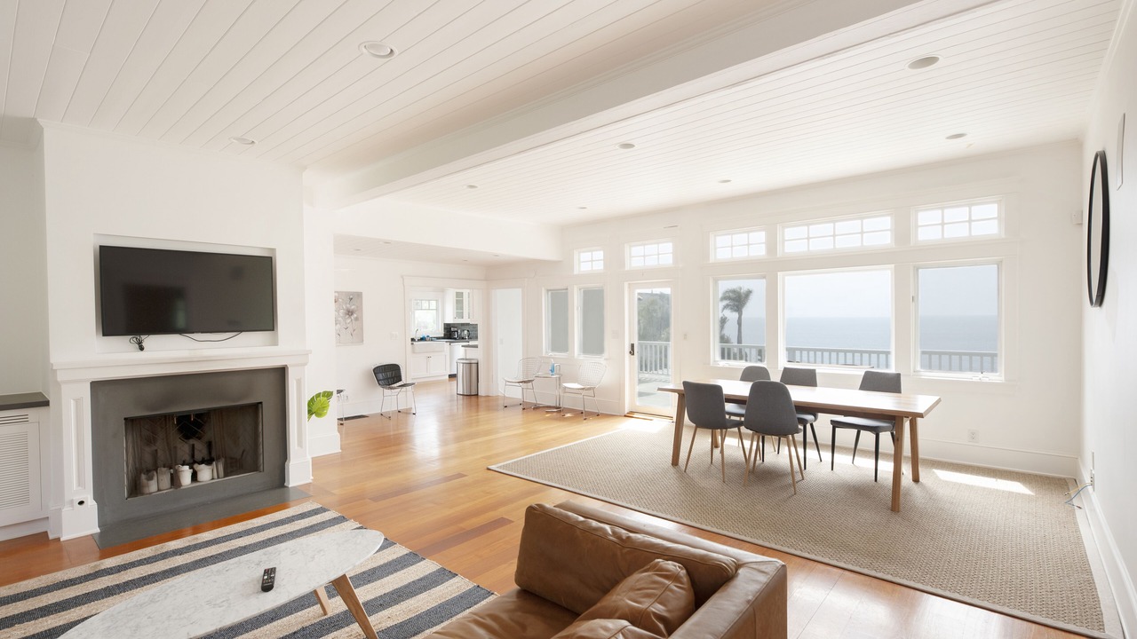 Photo of Livingroom in Central Malibu