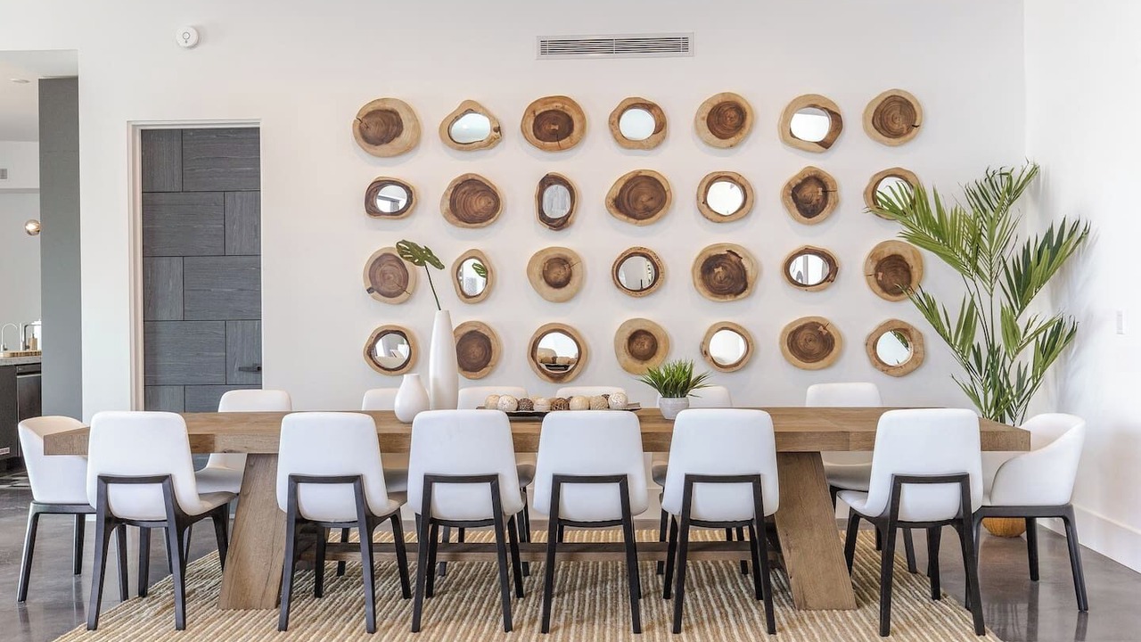 Photo of Livingroom in Racquet Club West