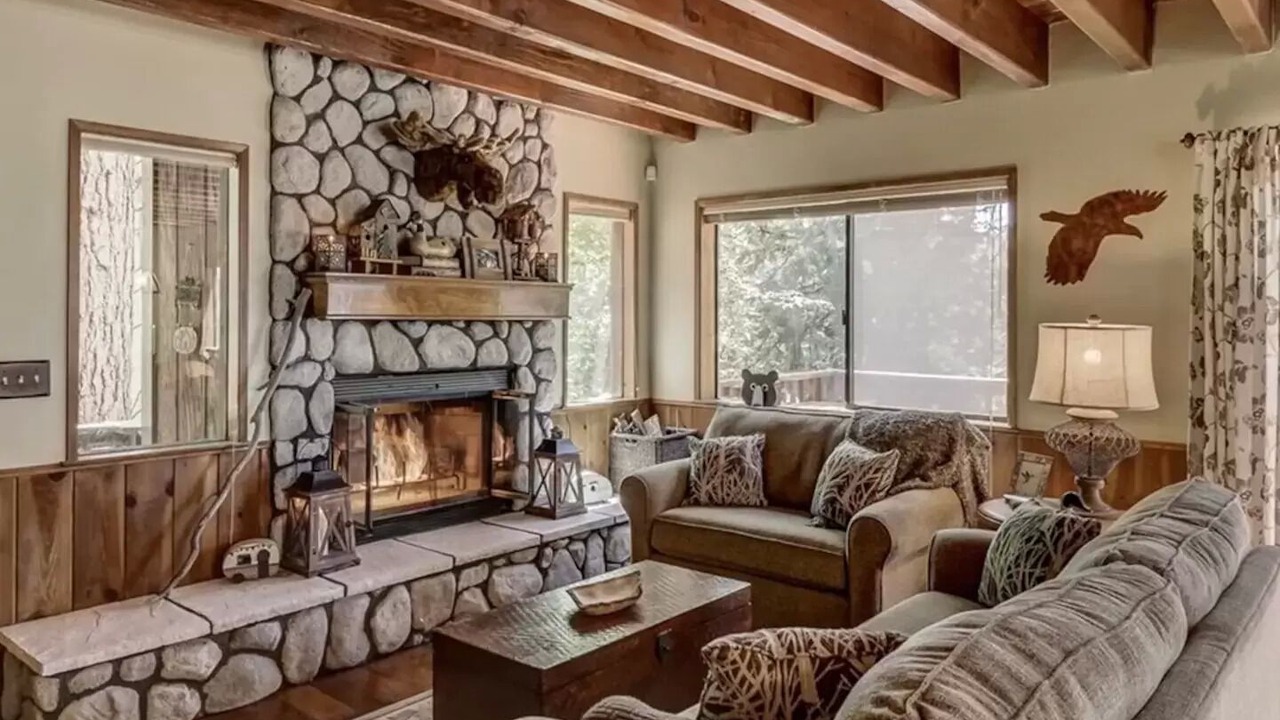 Photo of Livingroom in Arrowhead Villas