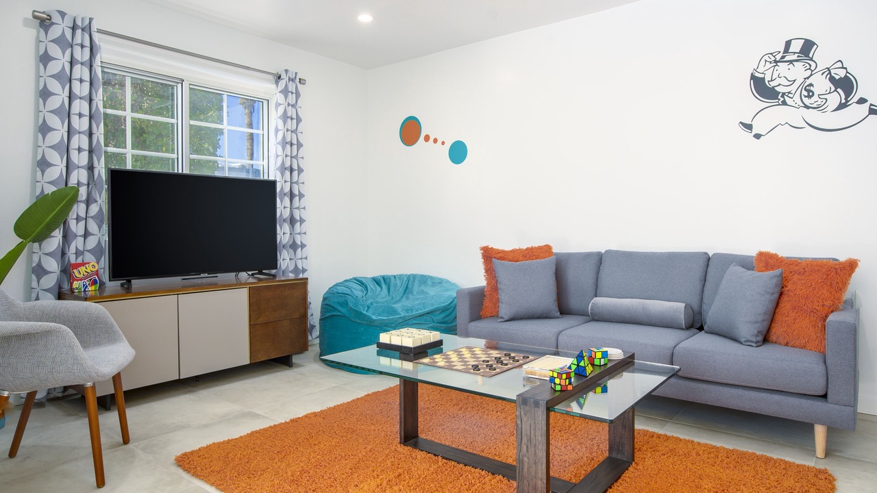 Photo of Livingroom in Racquet Club South