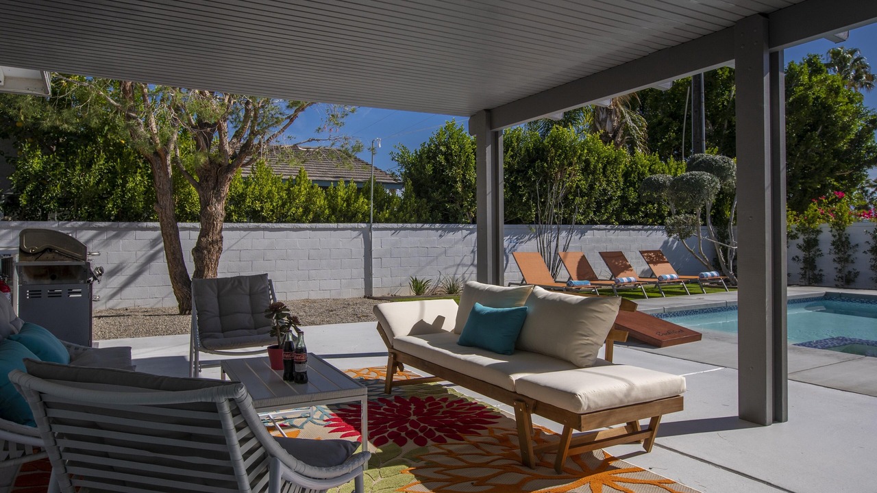 Photo of Patio Balcony in Racquet Club South