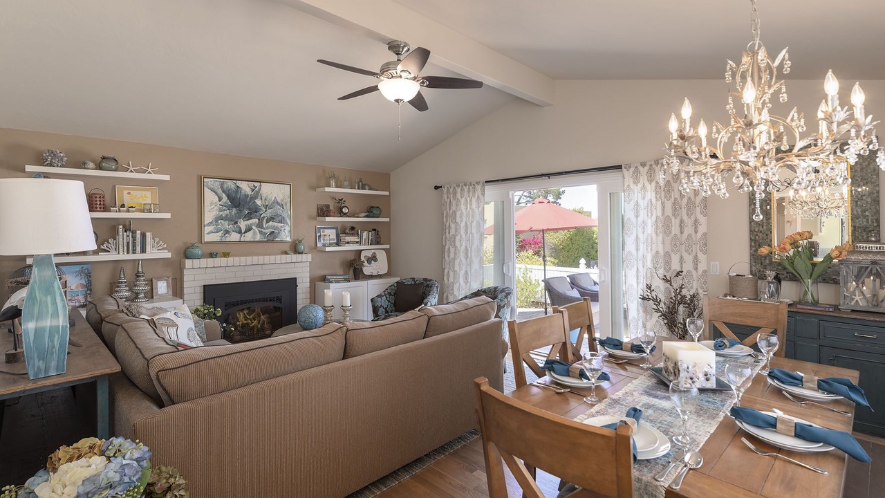 Photo of Livingroom in Monterey