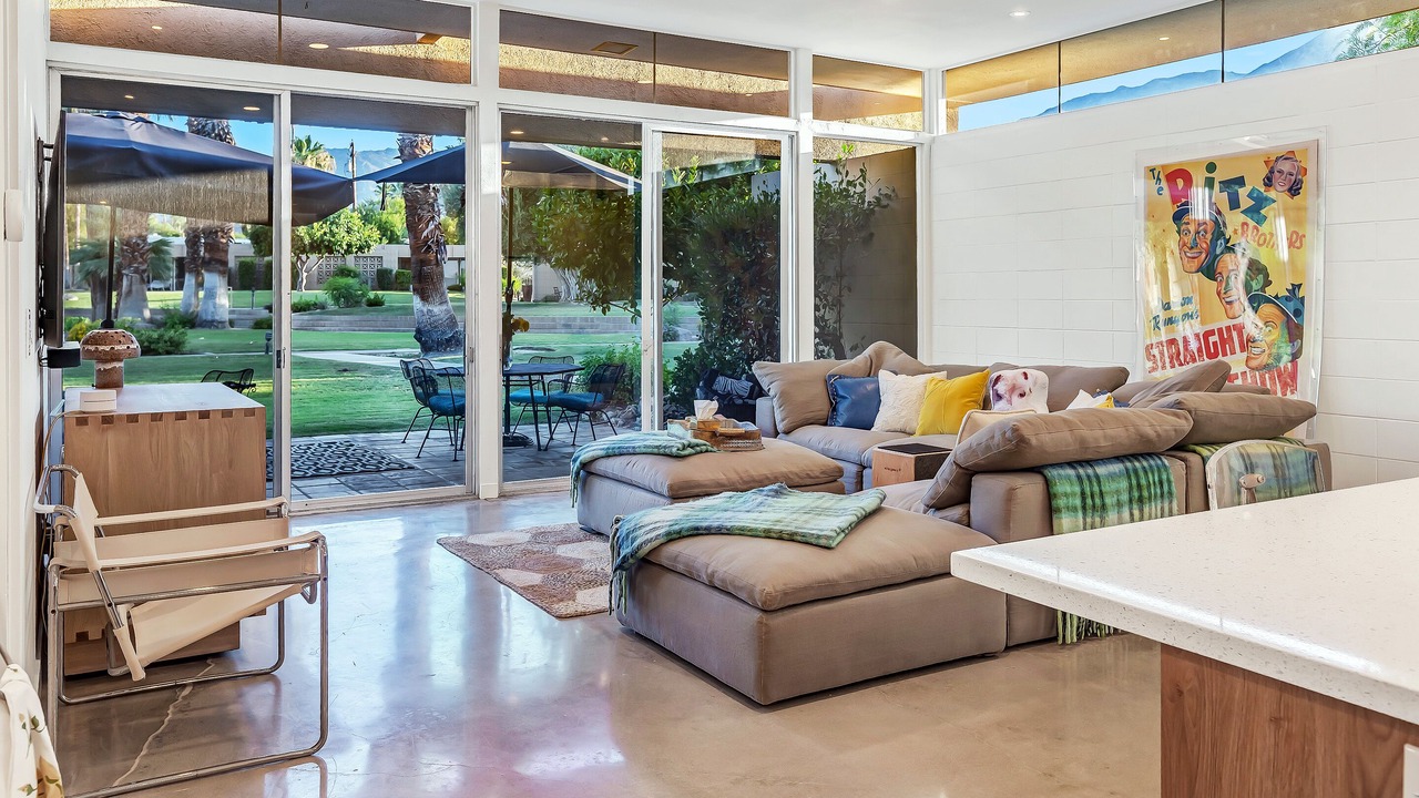 Photo of Livingroom in Palm Desert
