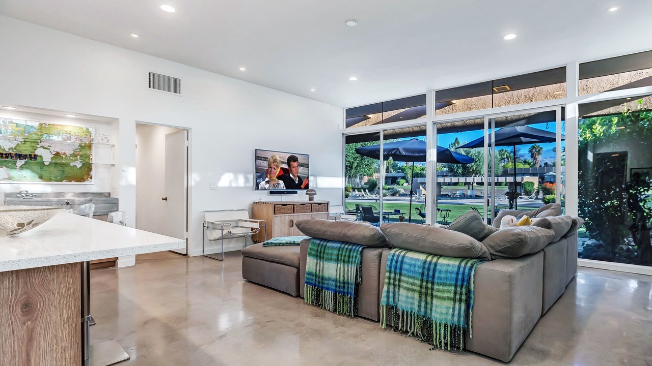Photo of Livingroom in Palm Desert