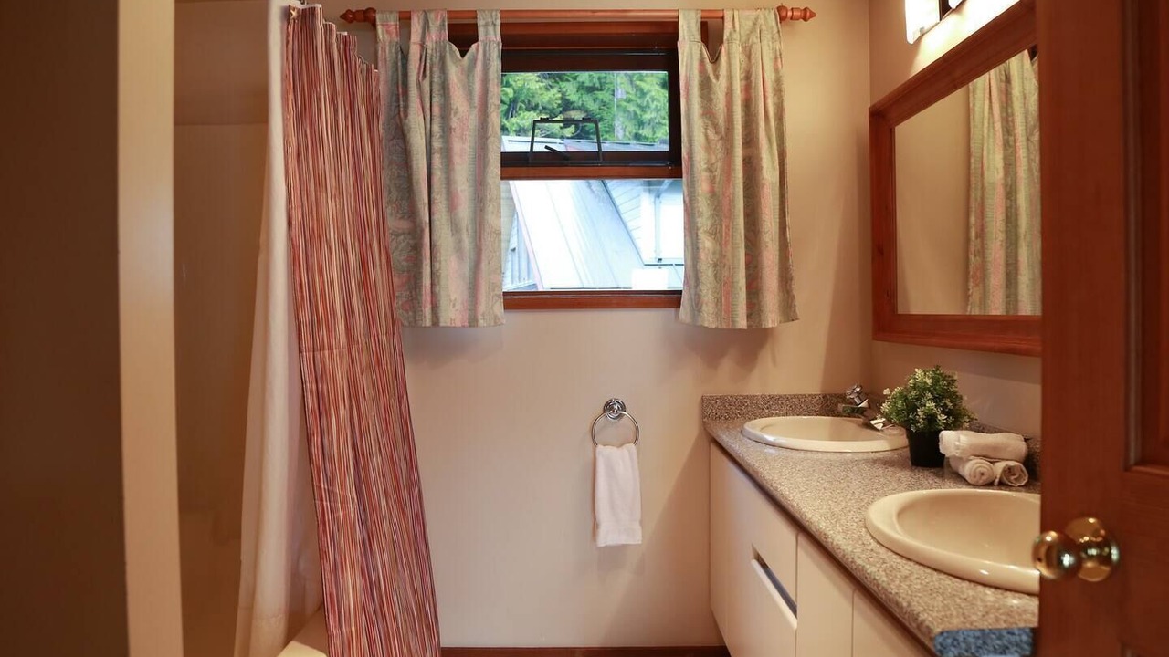 Photo of Bathroom in Tonquin Beach