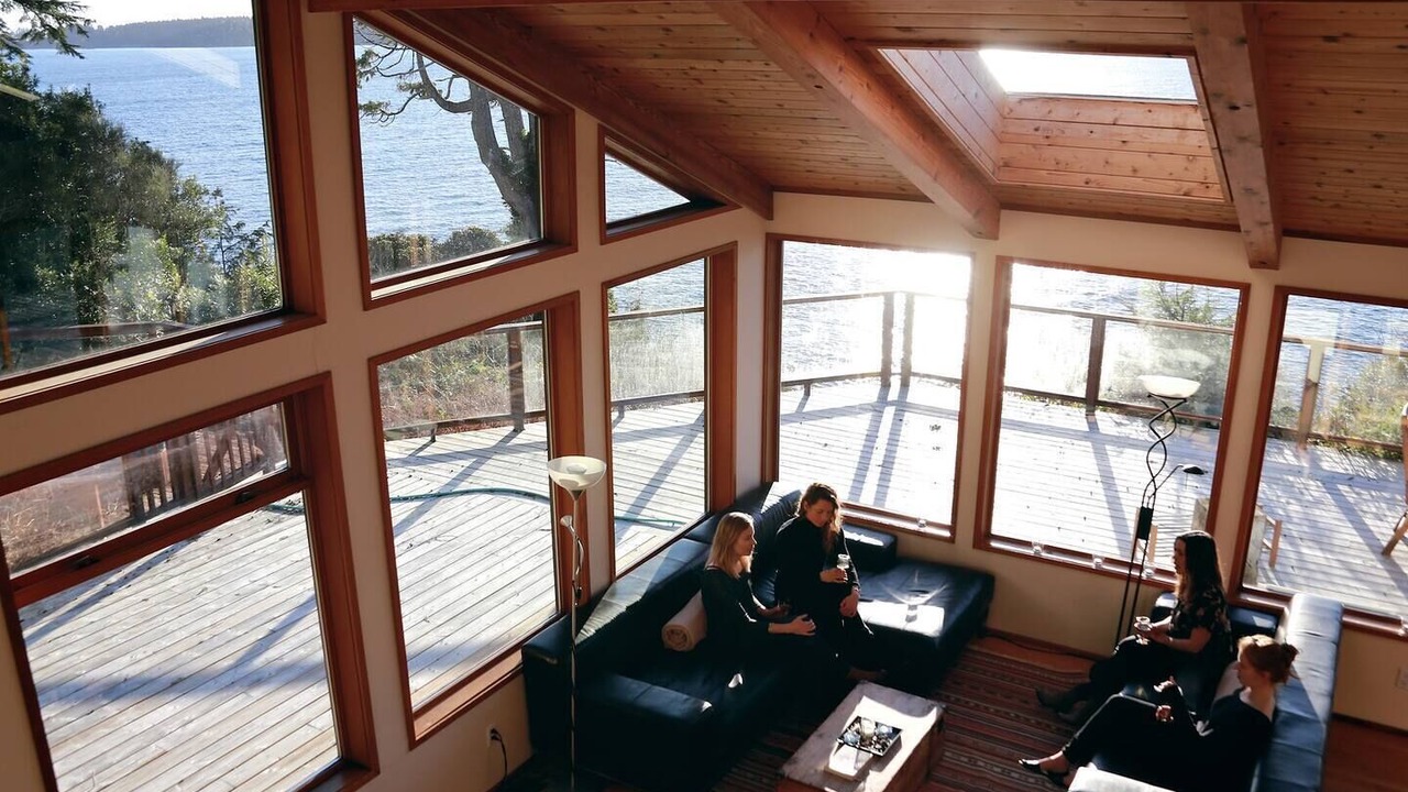 Photo of Livingroom in Tonquin Beach