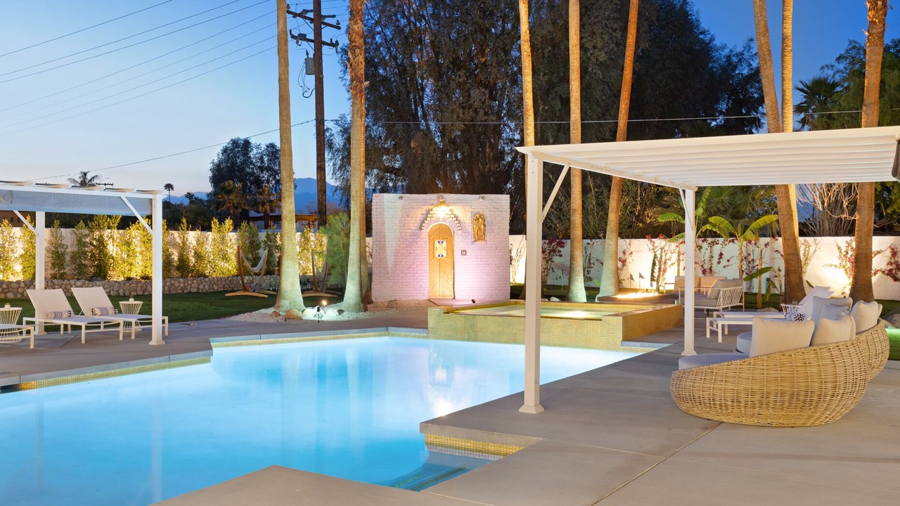 Photo of Outdoor in Racquet Club West