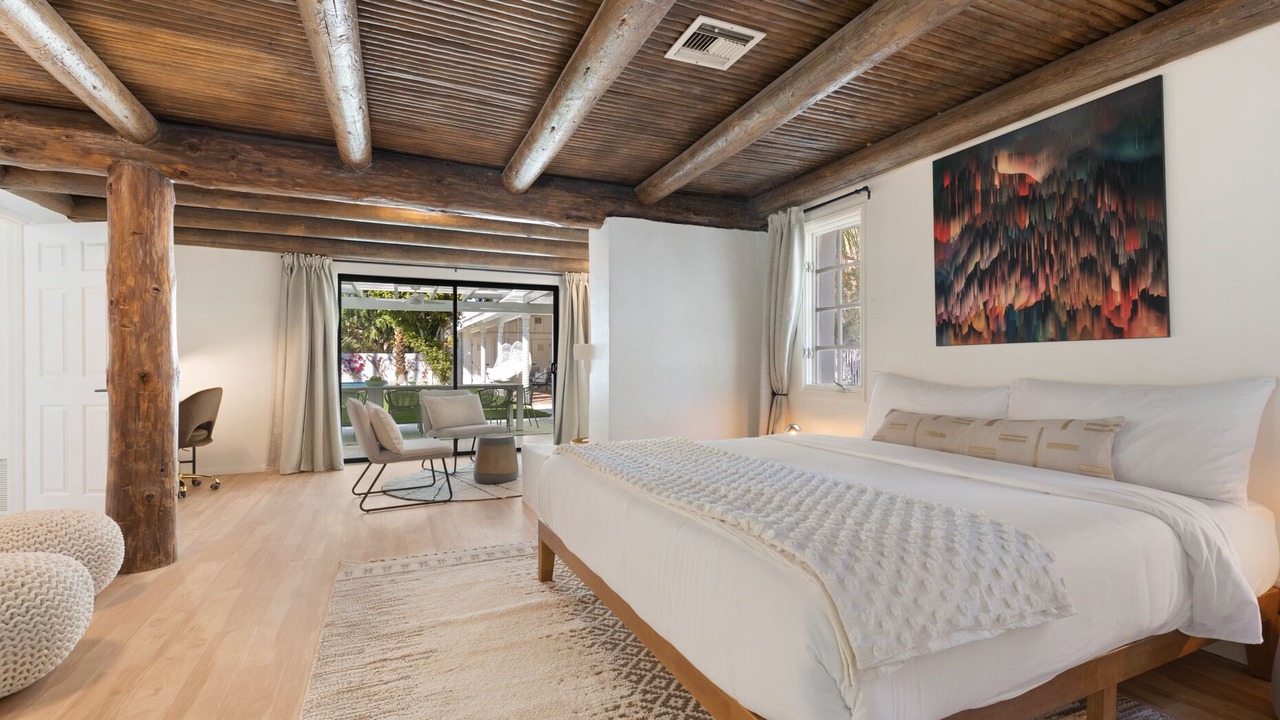 Photo of Bedroom in Racquet Club West