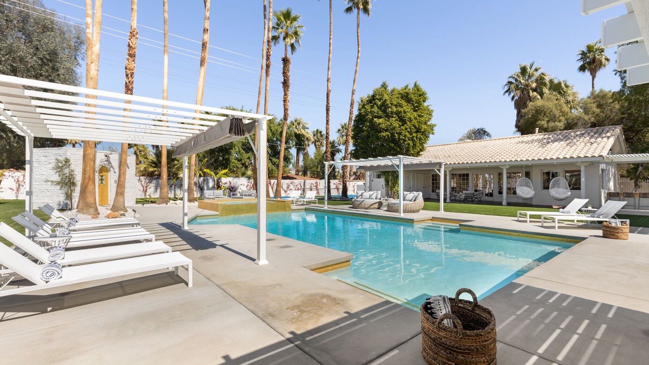 Photo of Outdoor in Racquet Club West