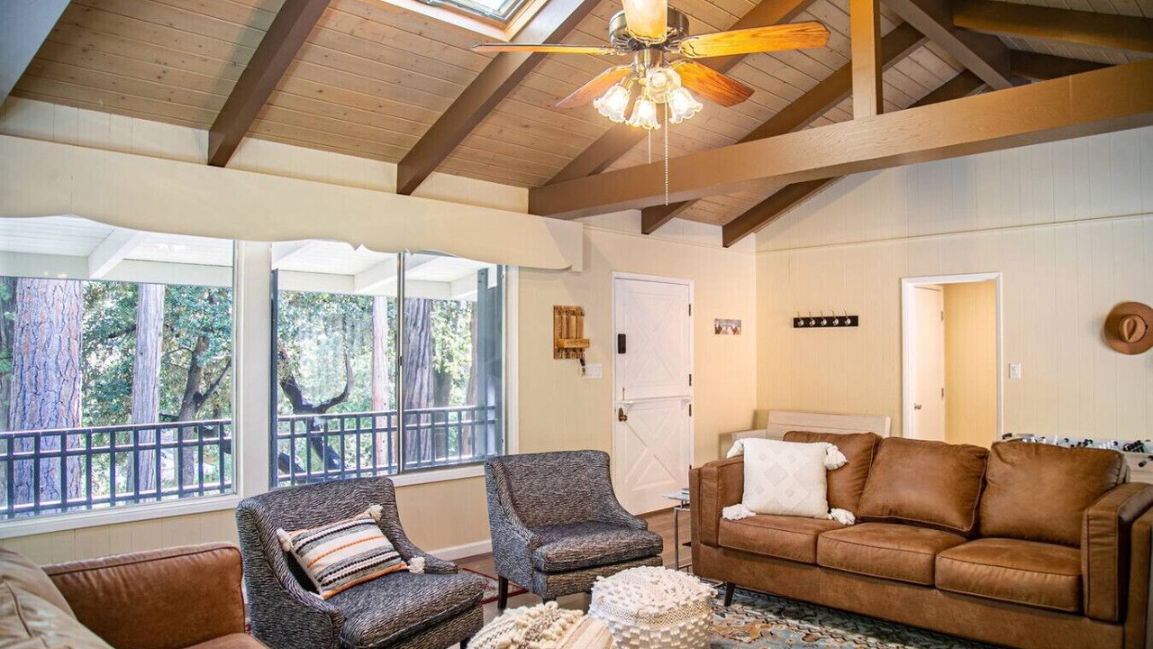 Photo of Livingroom in Idyllwild