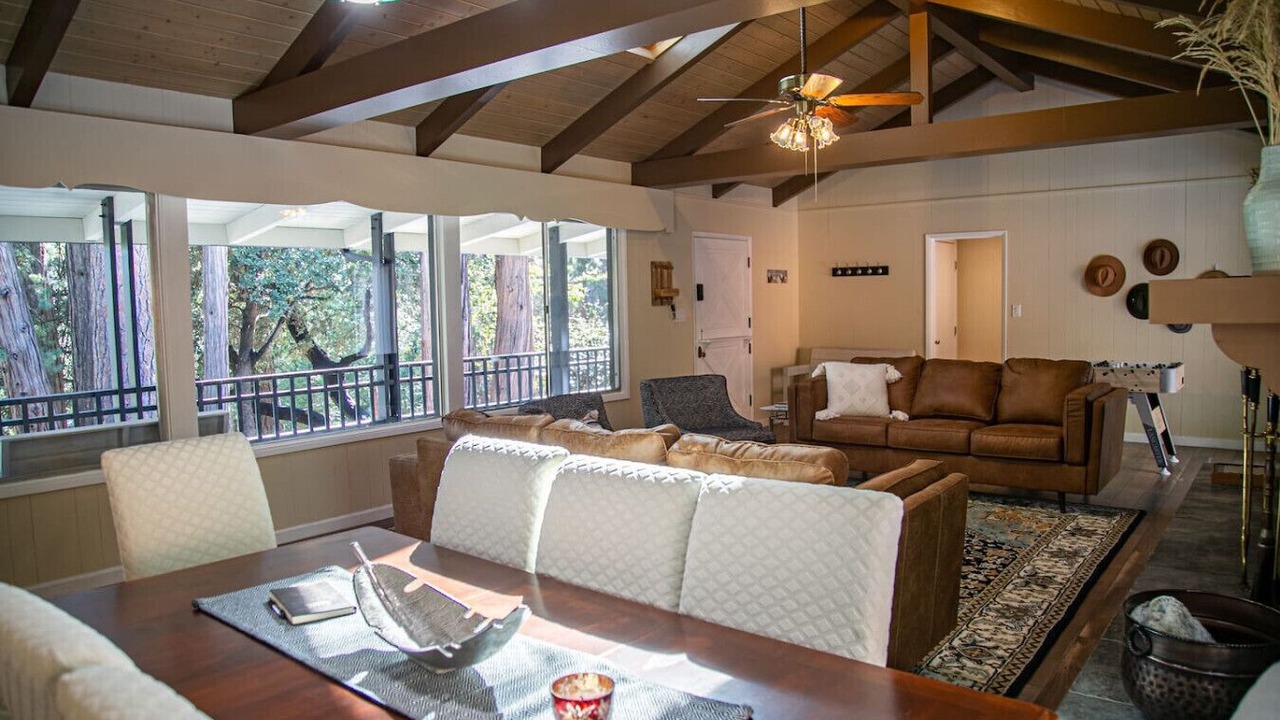 Photo of Livingroom in Idyllwild
