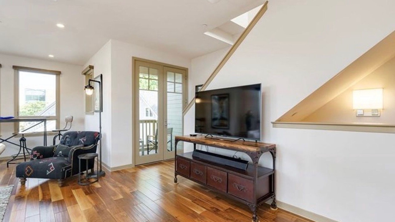 Photo of Livingroom in Downtown