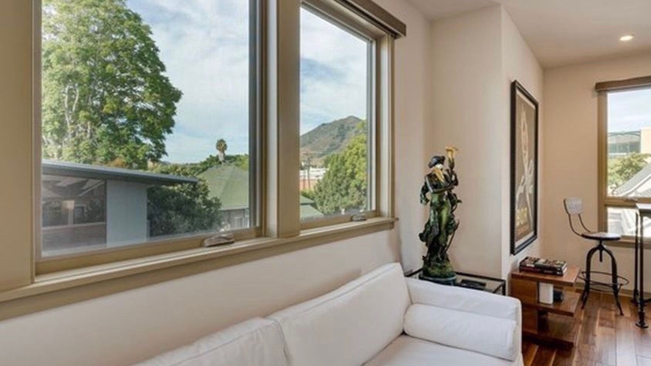 Photo of Livingroom in Downtown