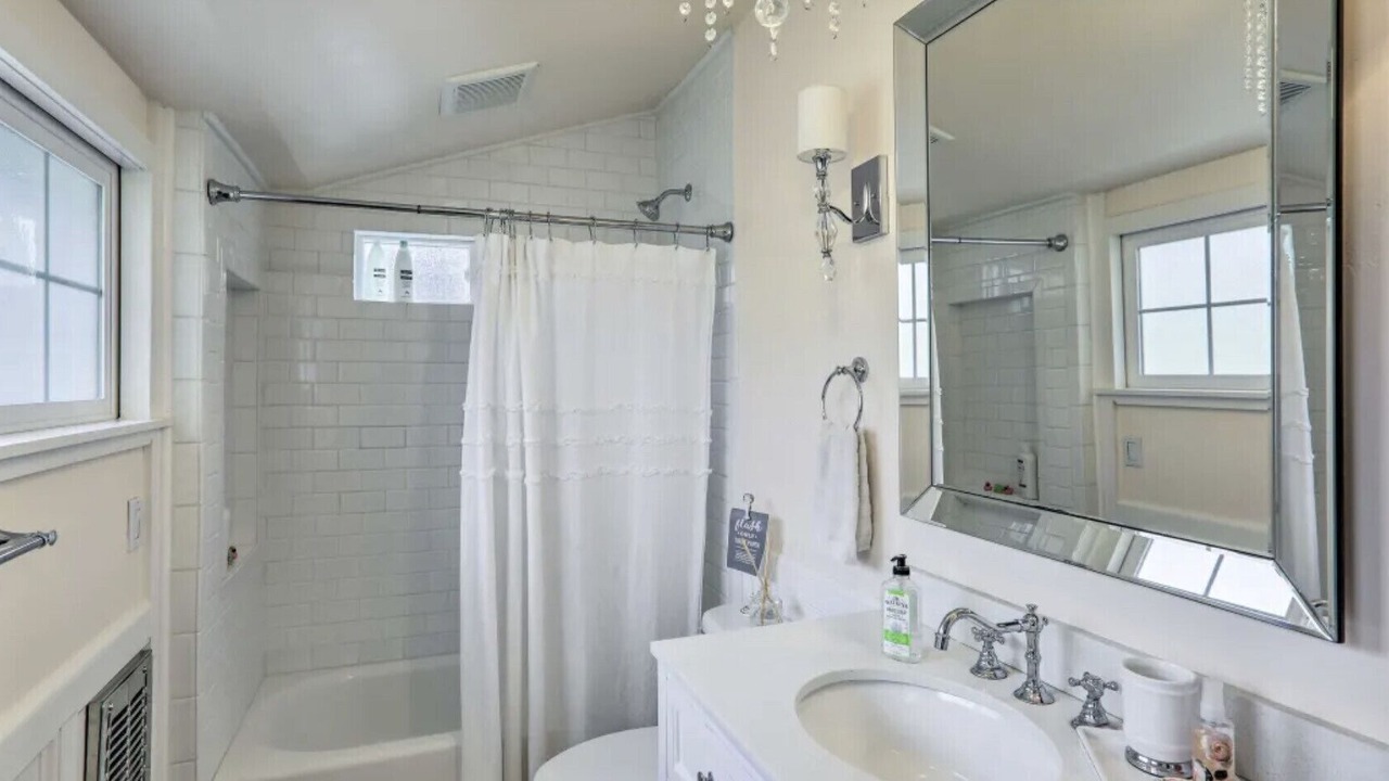 Photo of Bathroom in Callender