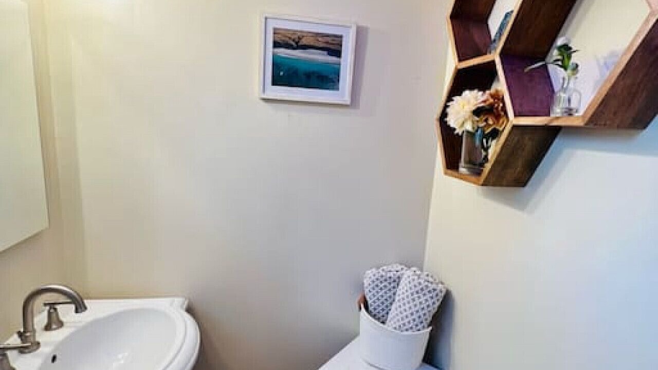 Photo of Bathroom in Hedgerow