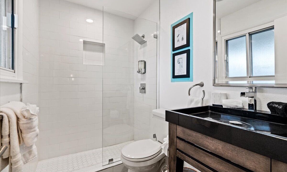 Photo of Bathroom in Racquet Club South
