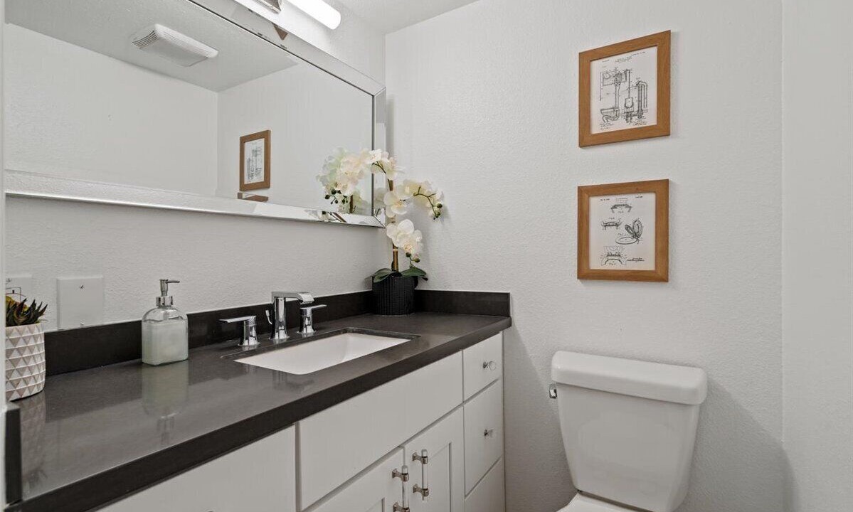 Photo of Bathroom in Racquet Club South